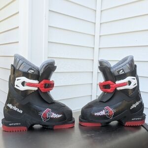 Toddler size 8 ski boots